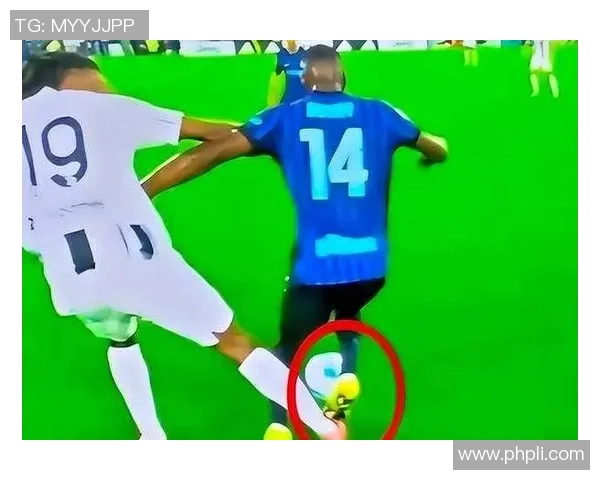 黑粉疯狂袭击足球明星引发舆论风波球迷反应不一引发社会关注